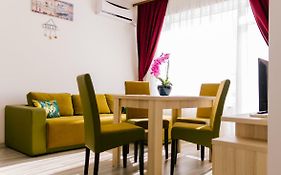 Orchid Lake View Apartment Summerland